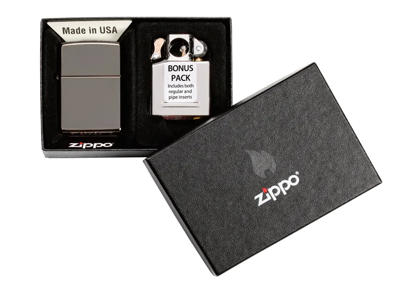 Подарочный набор ZIPPO: зажигалка с покрытием черный лед | Black Ice® и вставной блок для зажигалок для трубок, латунь/сталь, черный/серебристый цвета